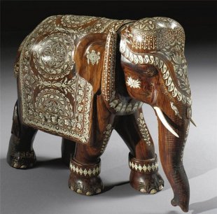Деревянная статуетка слона