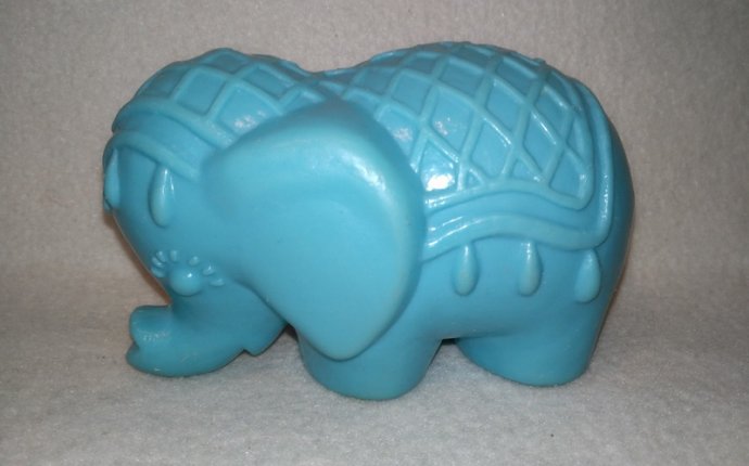 Пластиковый Слон